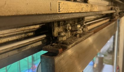 
																											旧装置はVベルト式で30年以上使用されていました。																		