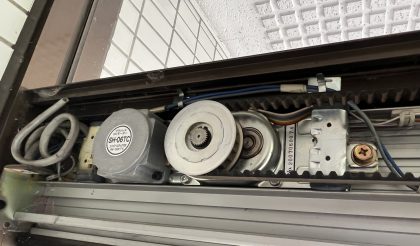 
																											旧機械のモーターです。																		