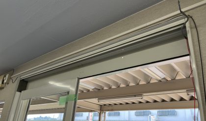
																											旧装置が撤去され箱内が空っぽになりました。																		