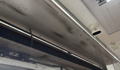 
																											順番に部品を外していきます。																		