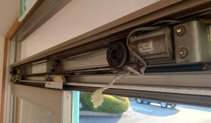 
																											旧ユニットを撤去します。																		