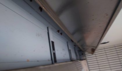 
																											すべての部品、配線が外されました。																		