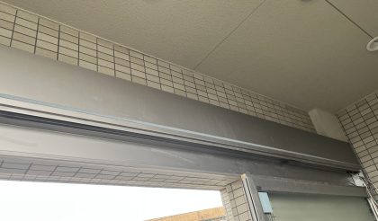 
																											機械撤去されました。今回はドアの幅が160cm以上もあるサッシでした。																		